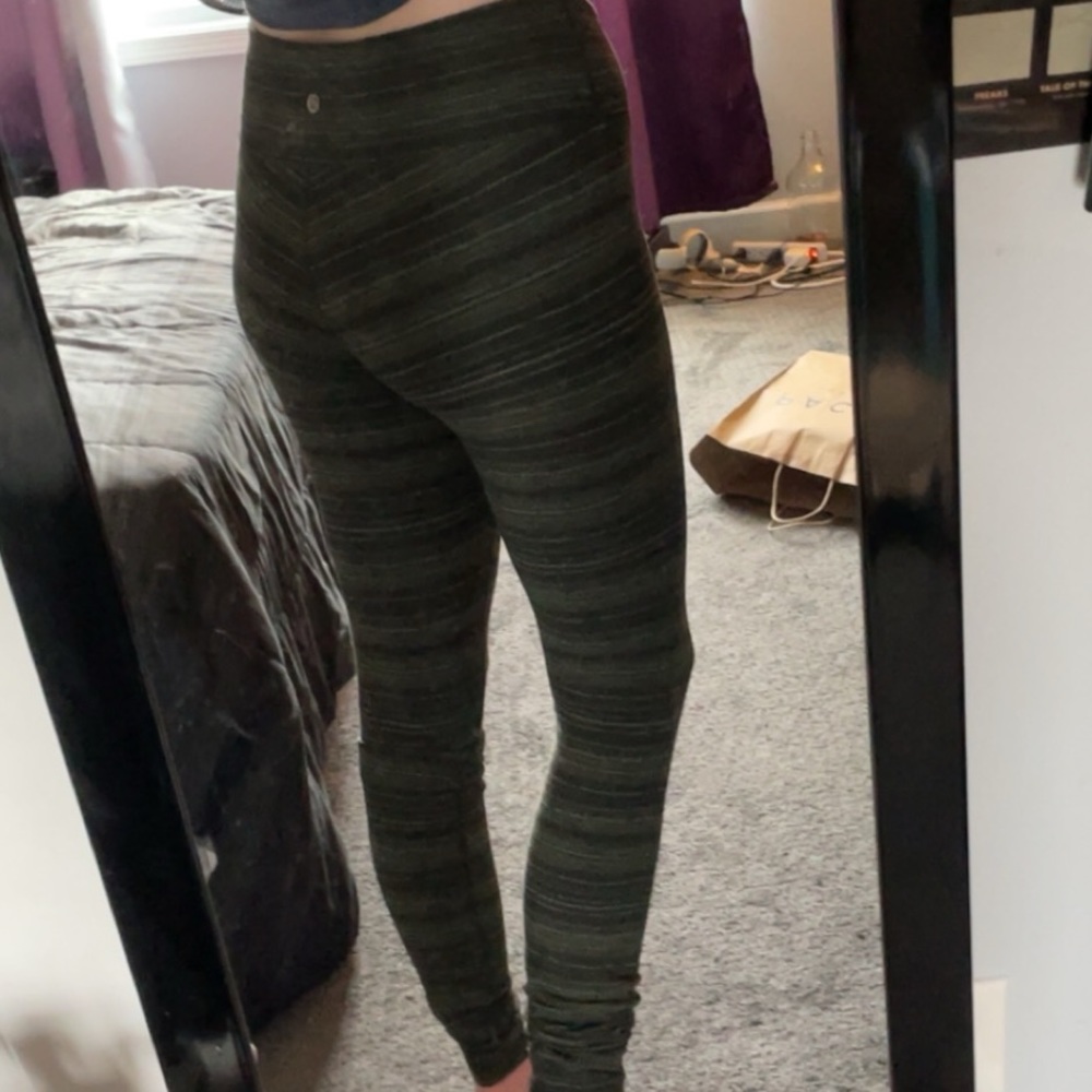 lululemon high times pant (luxtreme) size 8 Cyber Stripe Gator Green Black